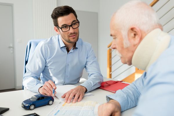an injured man speaks to a car accident lawyer