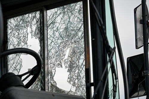 Shattered bus window after a serious crash in Atlanta symbolizing the devastation victims face before turning to an Atlanta bus accident lawyer for help.