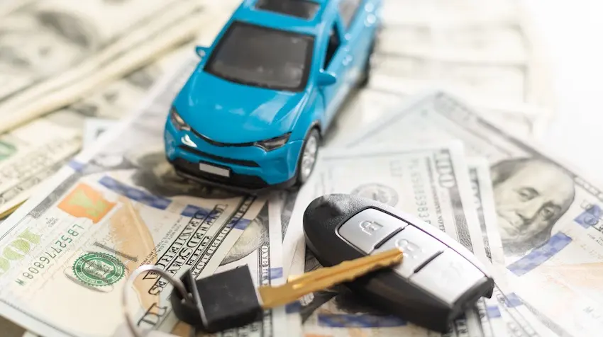 A toy car with cash and keys are symbolizing financial compensation claims at 1Georgia Personal Injury Lawyers after a delivery driver accident involving commercial vehicles in Georgia.